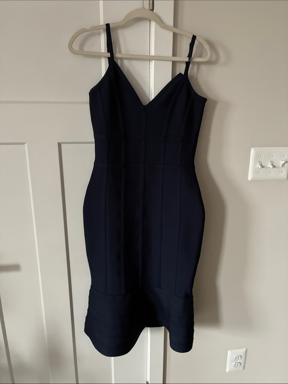 VENUS Navy V-Neck Midi Bodycon Dress medium
